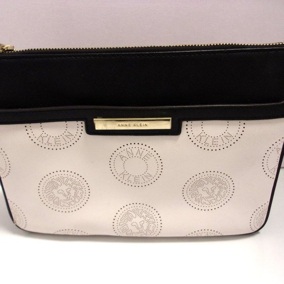 ANNE KLEIN BLACK AND CREAM FAUX LEATHER CROSSBODY PURSE, Like New Crossbody Bag - Picture 2 of 12
